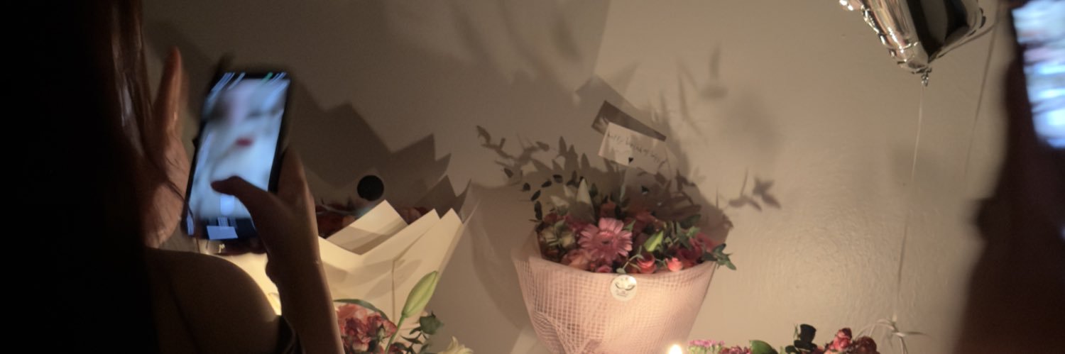 L banner