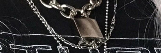 les. banner