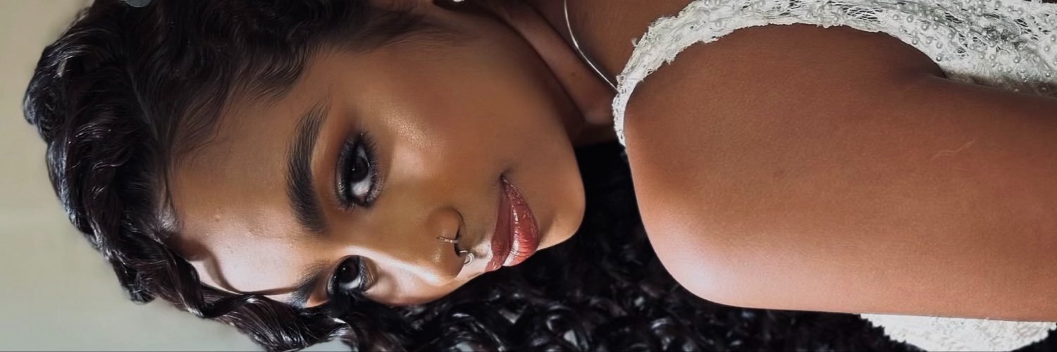emyvitria's profile banner image