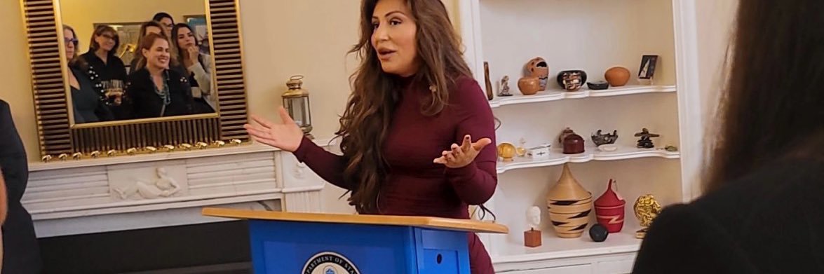 Cynthia Hellen banner