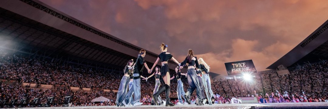 kimdahon's profile banner image