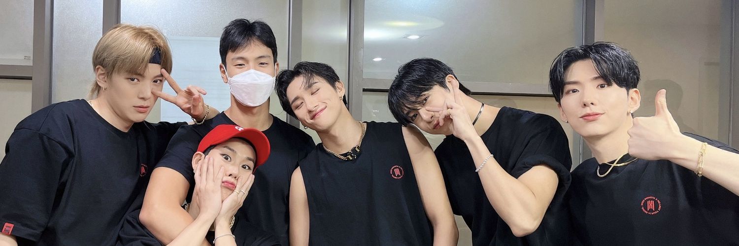 monekbee's profile banner image
