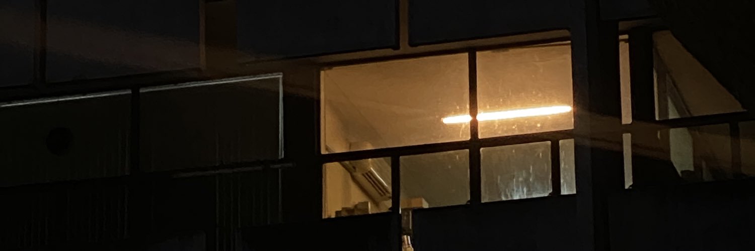 q banner