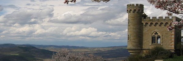 Under Alquitrán banner
