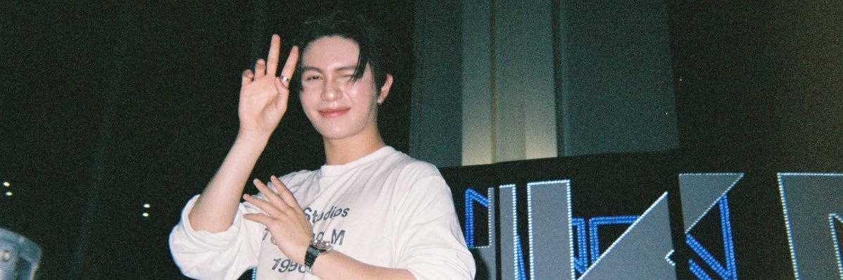 𝒩 banner