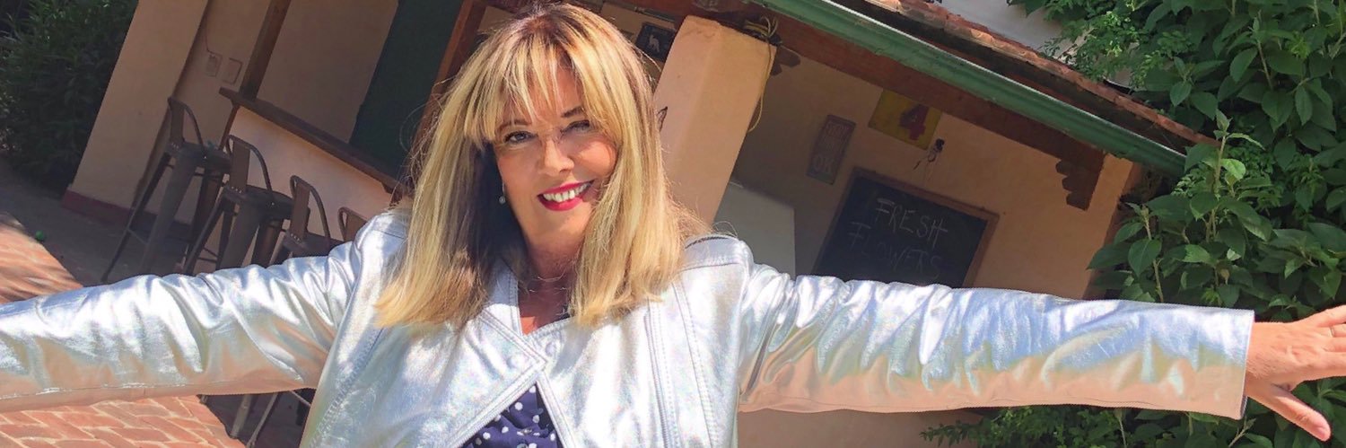 Nora 🌱💚 banner