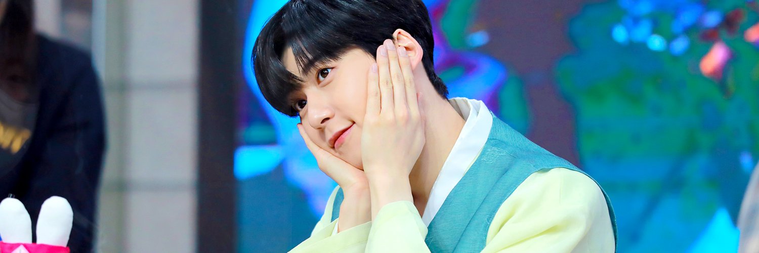 vivacious_kh's profile banner image
