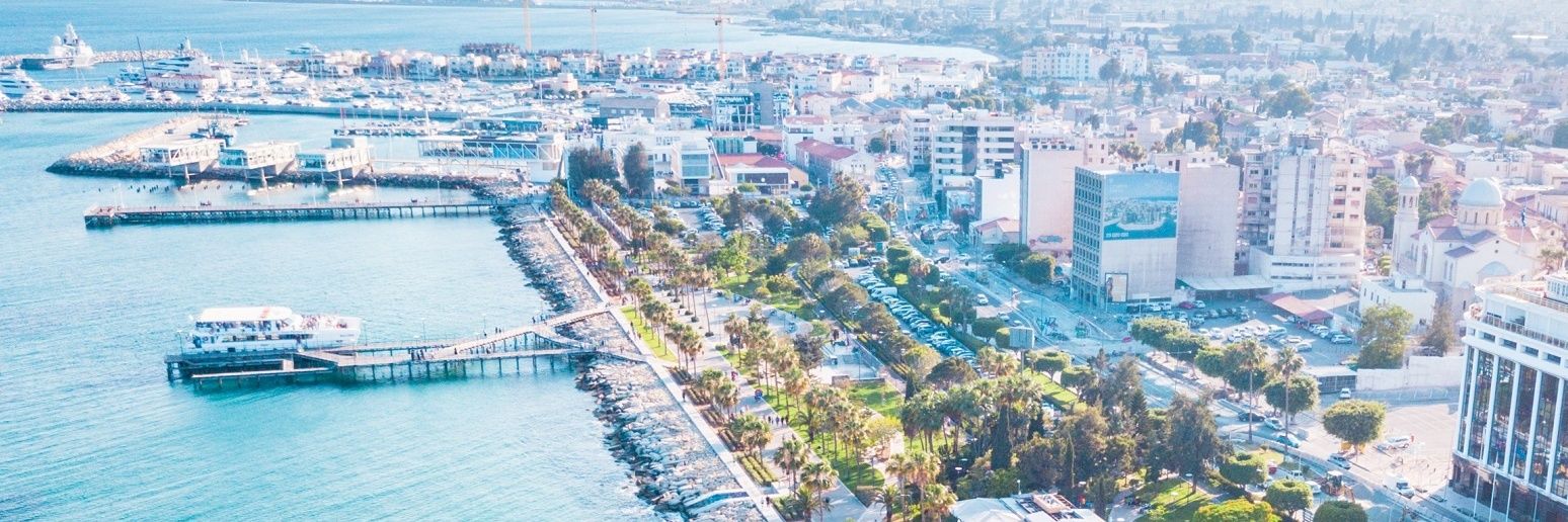Τρείς ελιές τζαί μιαν ντομάταν banner