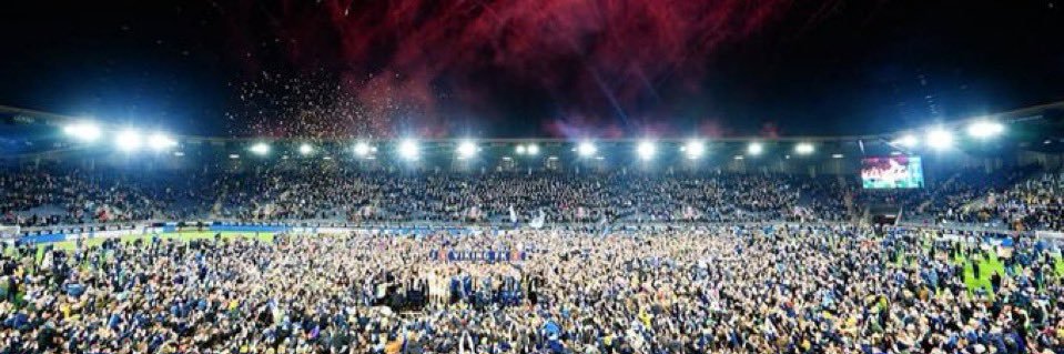 elskemørkeblå banner