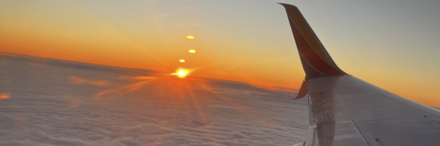 Leah 🤖♌️ banner