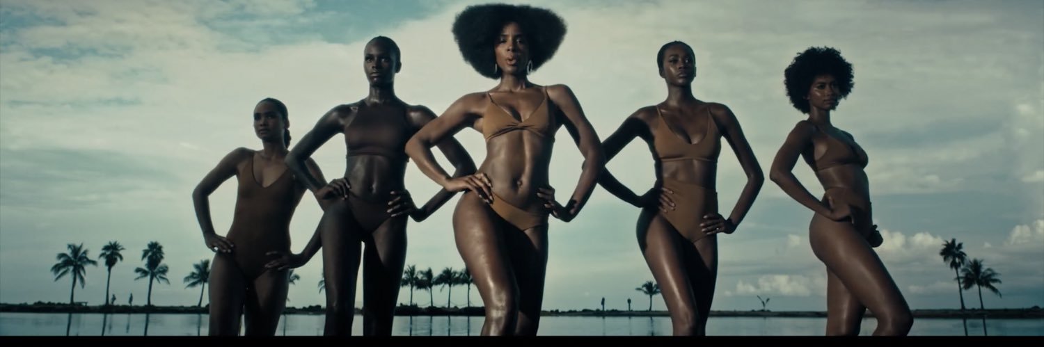 Kelly Rowland's banner
