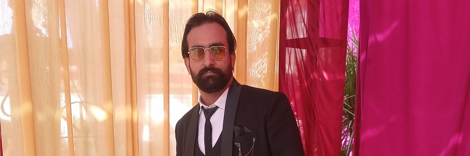 imvickyd7's profile banner image
