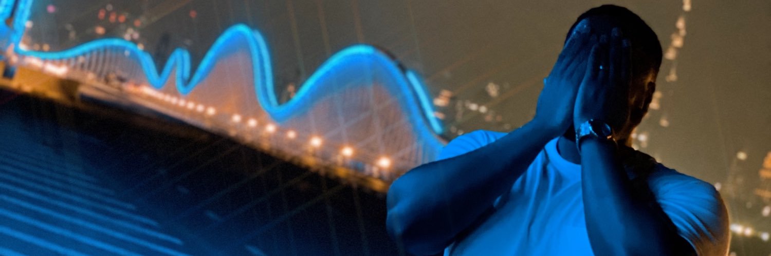 G banner