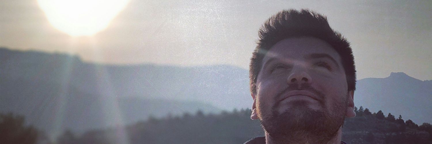 husnu26's profile banner image