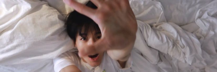 kembaran meghan roche banner