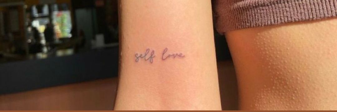 Nora 💄👠 banner