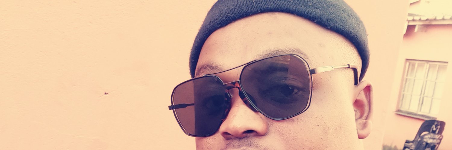 MthoshiT's profile banner image