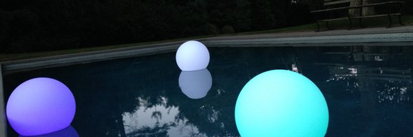 ViviaChen Profile Banner