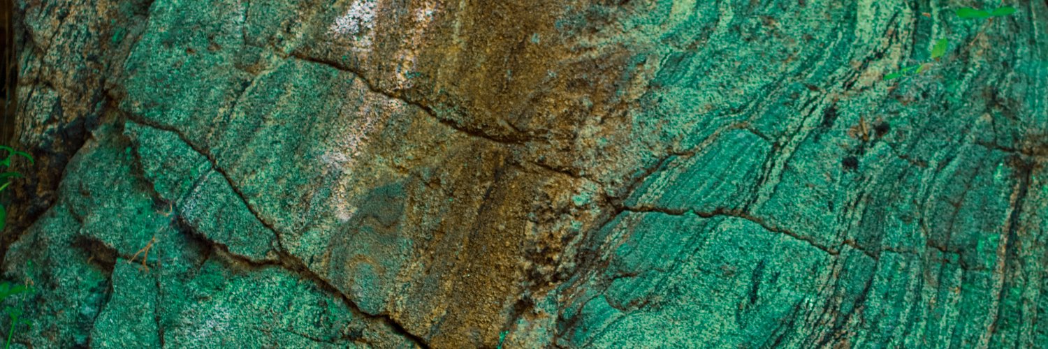 almazhmom's profile banner image