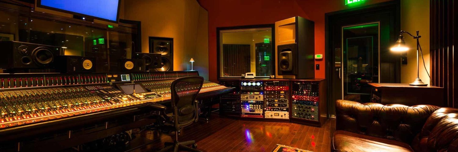 Suhr Majesty™'s banner
