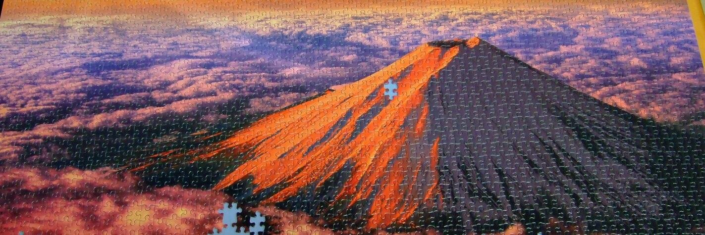 「の」の字 (Letter α) banner