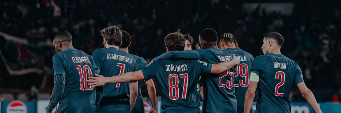 le T banner