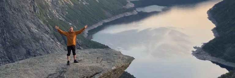 hhkveseth's profile banner image