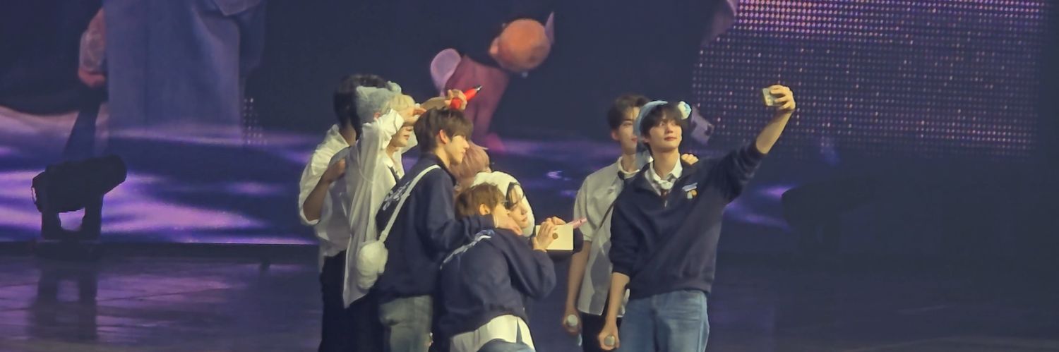 cOlayne⁹ who bump into kb with her umbrella banner