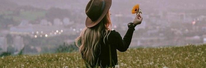 𝔗𝔯𝔞𝔠𝔢 𝔬𝔉 𝔏𝔦𝔬𝔫🦁Girl with a frog 🐍😈 banner