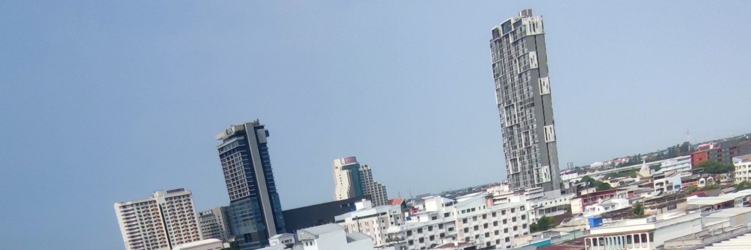 emsoune's profile banner image