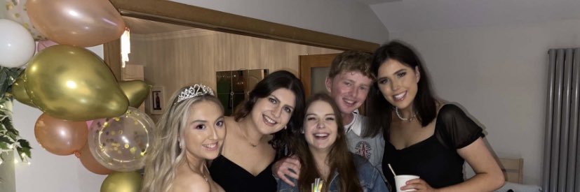 Sarah☘️ banner