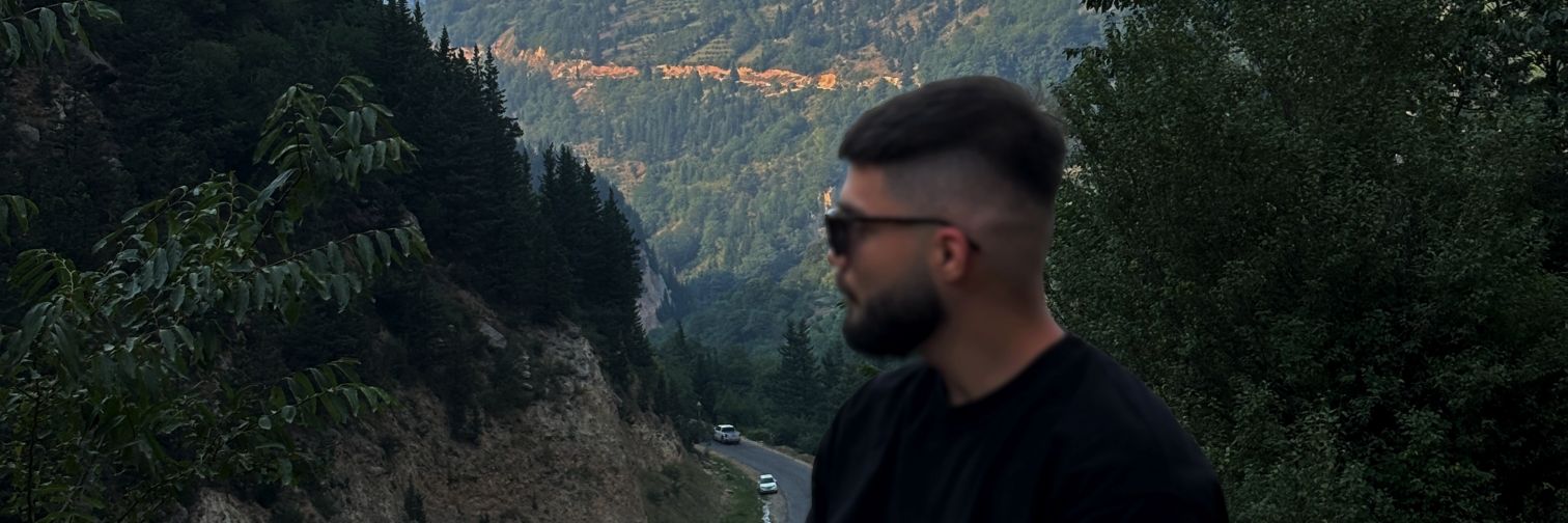 khodegucci's profile banner image