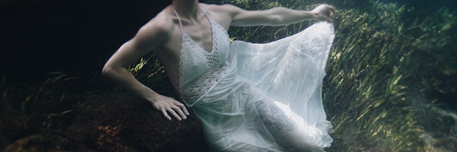 GlamorousWhite's profile banner image