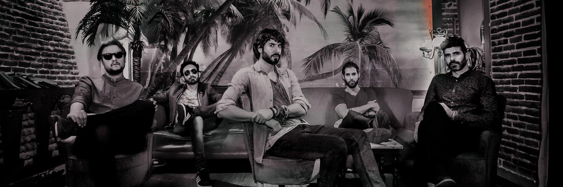 FansIzal's profile banner image