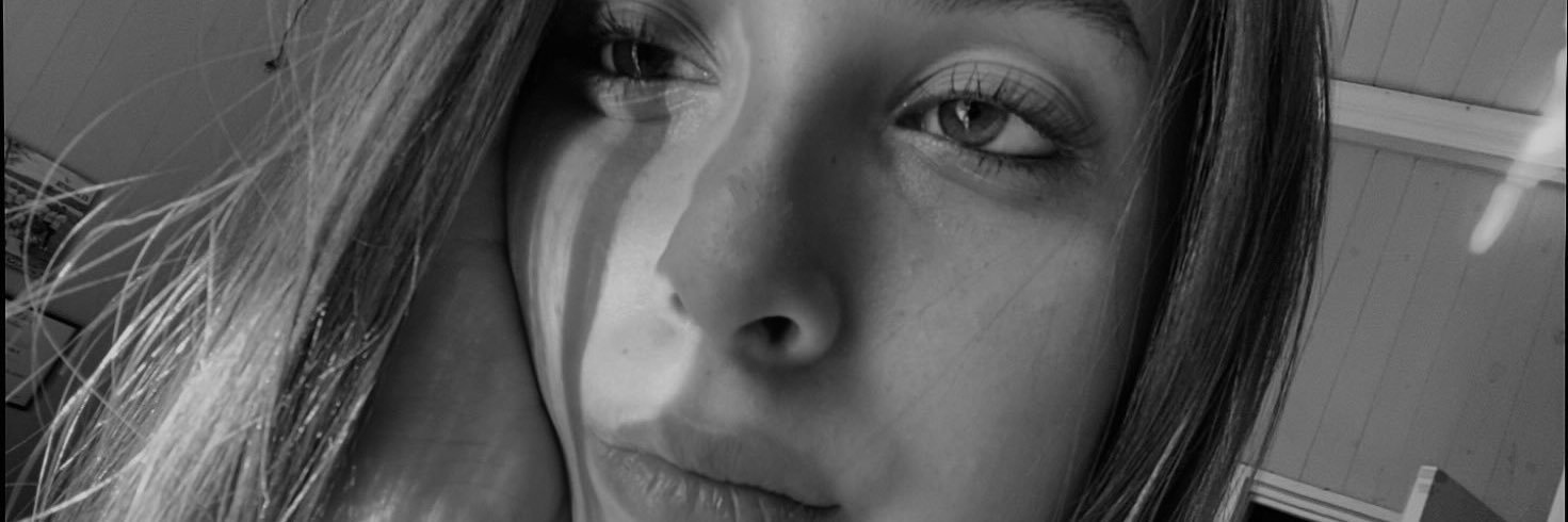M banner