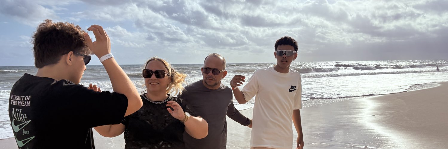 ? Livie 🇵🇸 banner