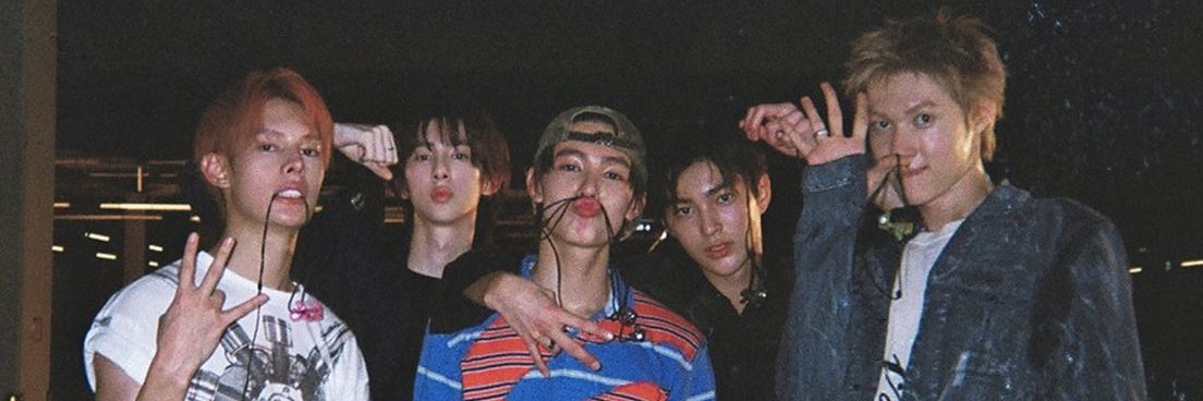 v a r 🐋 banner