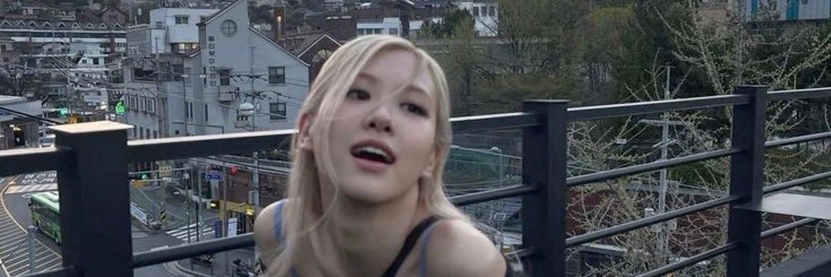 G banner