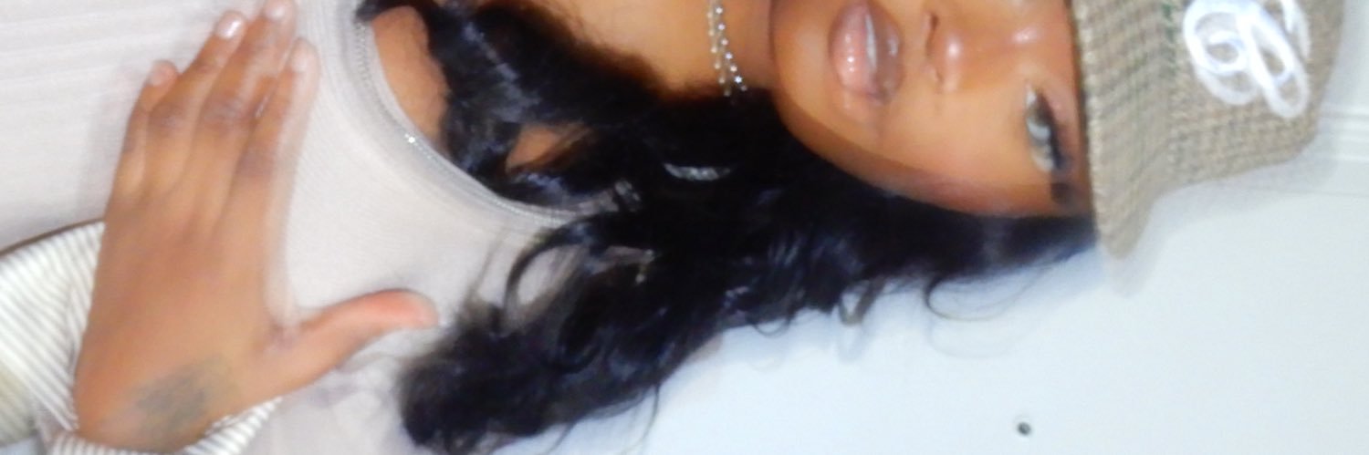 TheHappyGoLexie's profile banner image