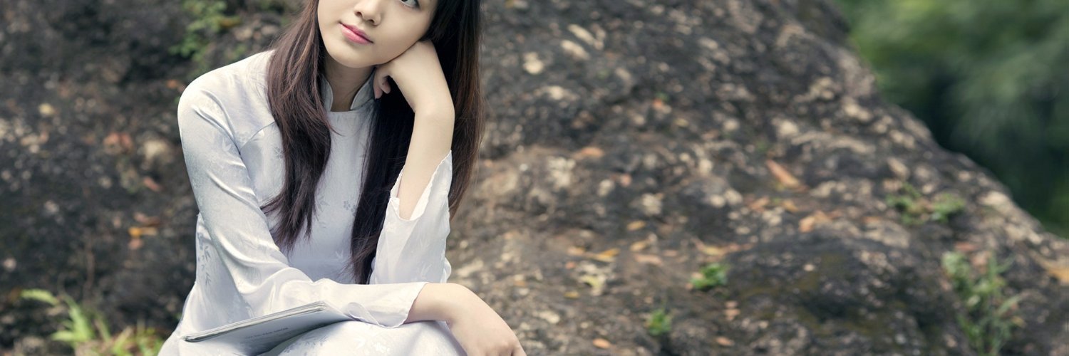 meredith quyen nhat banner