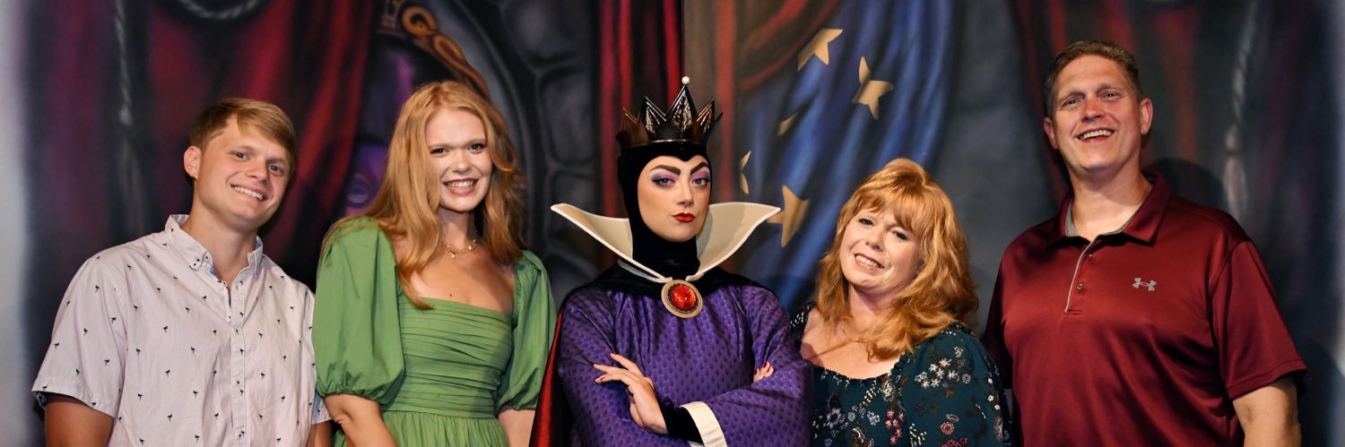 geniarcole's profile banner image