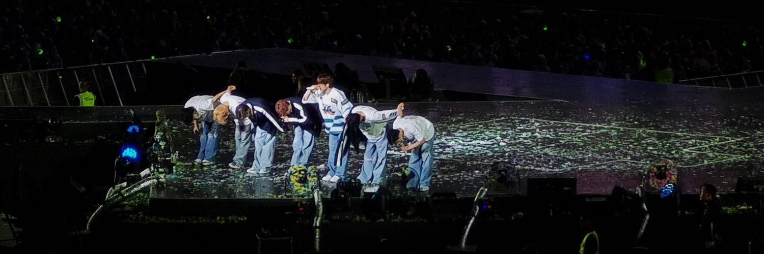 b! banner