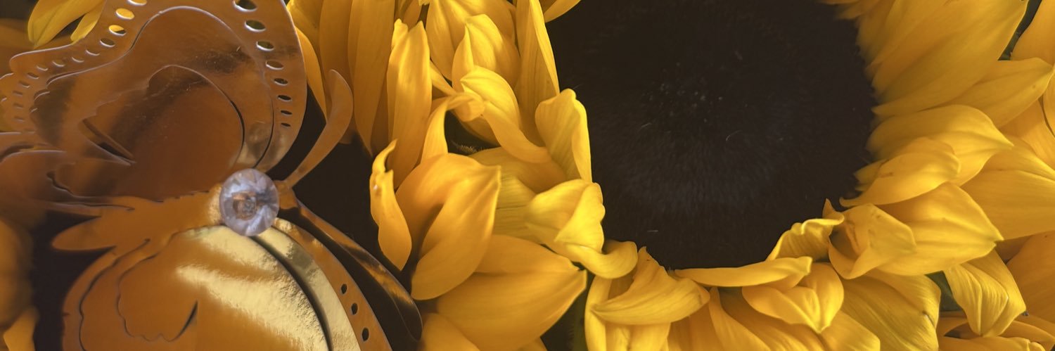 BeaLop___'s profile banner image