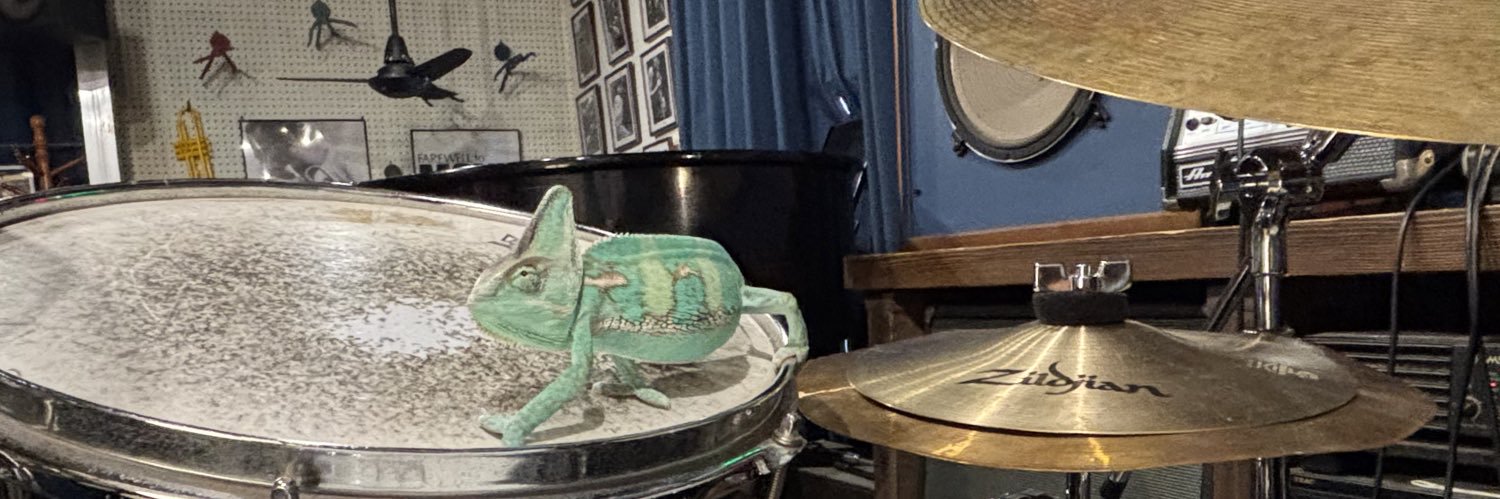 helloeiyu's profile banner image