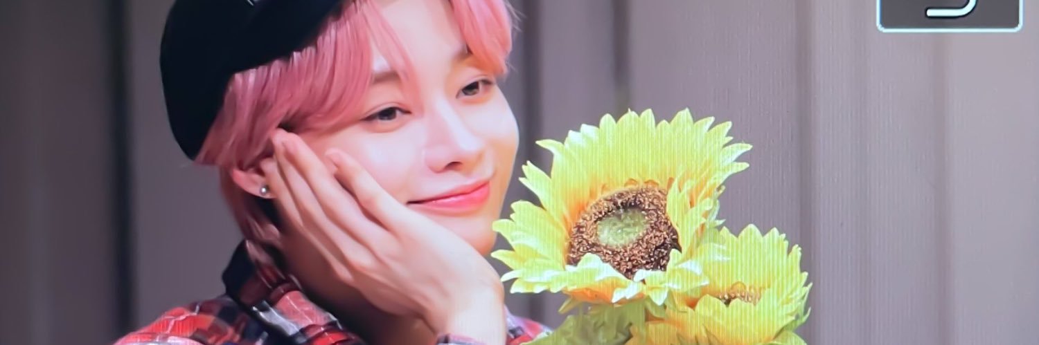 lovelywonii's profile banner image