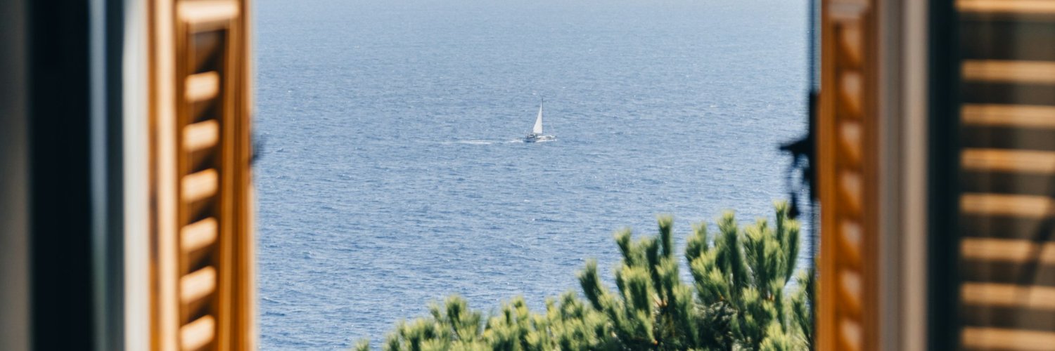 v03233804's profile banner image