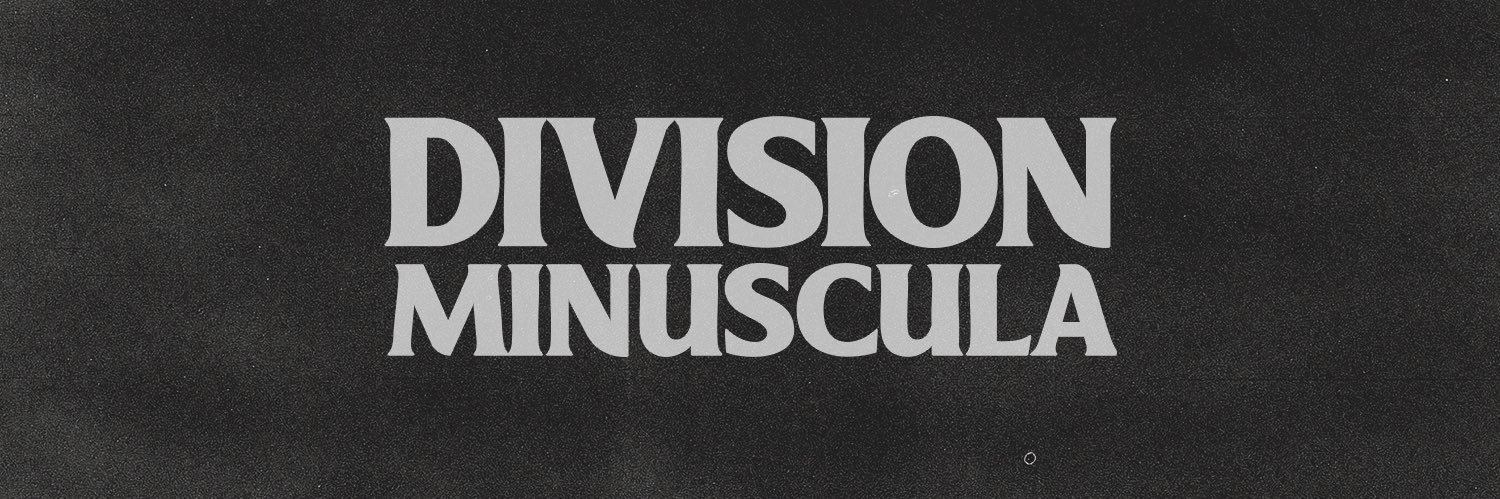 División Minúscula banner
