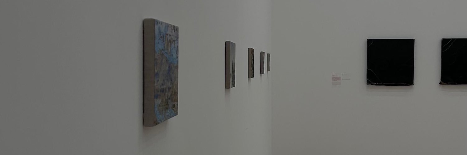 less banner