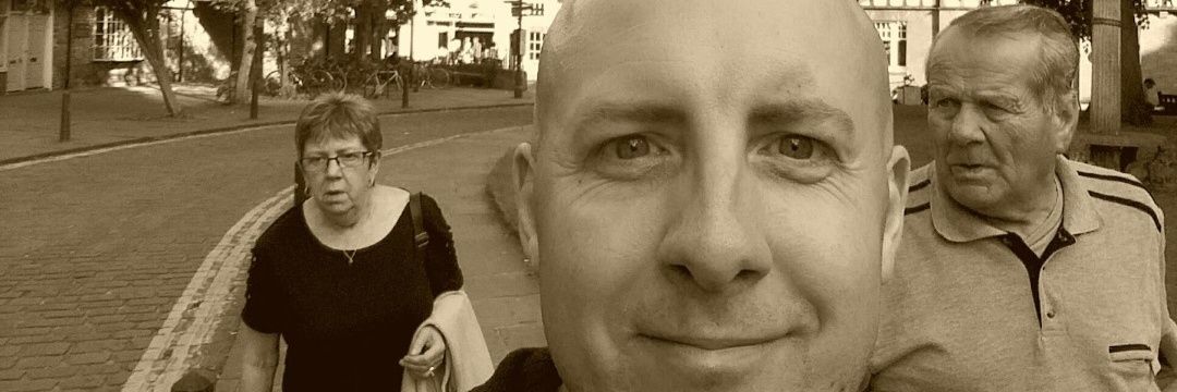 🄲🄷🅁🄸🅂 🄳🄰🅅🄸🄴🅂 banner