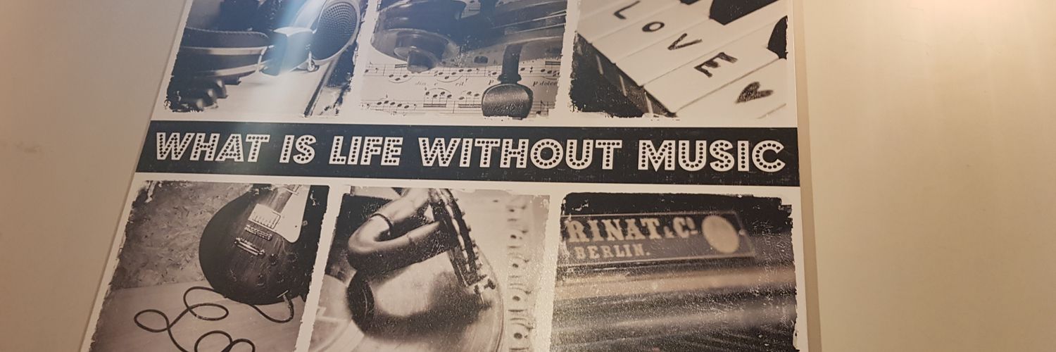 Lauren ☕🎶 banner